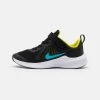 Nike Performance DOWNSHIFTER 10 UNISEX - Laufschuh Neutral - Black/chlorine Blue/high Voltage/dark Smoke Grey