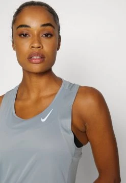 Nike Performance Damen RACE SINGLET - Top - Particle Grey/silver 12 Nike Performance Damen RACE SINGLET - Top - Particle Grey/silver -Angebote Nike Store c05a06a417814e1eb75864a51fab125e