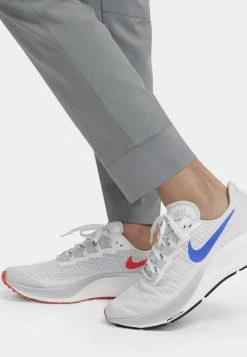 Nike Performance Kinder Jogginghose - Smoke Grey -Angebote Nike Store c0fdfeb1e70b4122a64f96adf3976bfc