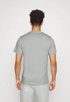 Nike Performance Herren Sport T-shirt - Light Smoke Grey 8 Nike Performance Herren Sport T-shirt - Light Smoke Grey -Angebote Nike Store c16b55fe7af04a509e21f1fbb13fb67e