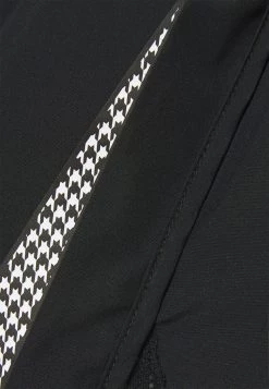 Nike Performance Damen 10K SHORT PLUS - Kurze Sporthose - Black/white -Angebote Nike Store c1adbe17b11a4dd59d9c1cded5005c3d