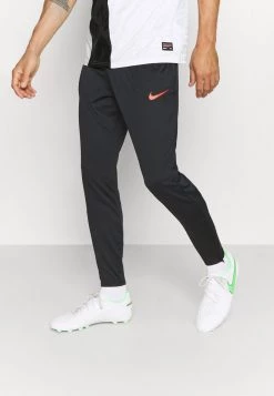 Nike Performance Herren FC PANT - Jogginghose - Black/iridescent/habanero Red