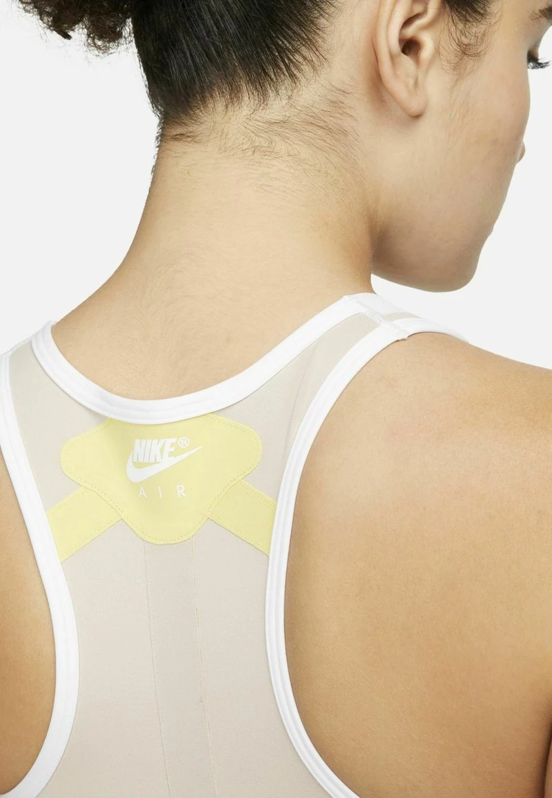 Nike Performance NIKE DRI-FIT AIR FORCE MET VETERS EN MEDIUM ON - Bustier - Fossil Stone White Saturn Gold White | Damen 4 Nike Performance NIKE DRI-FIT AIR FORCE MET VETERS EN MEDIUM ON - Bustier - Fossil Stone White Saturn Gold White | Damen – Bild 4