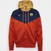 Nike Performance Herren PUMAS M NSW WR JKT HD - Trainingsjacke - Firewood Orange/truly Gold/truly Gold