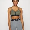 Nike Performance Damen INDY V NECK BRA - Sport-BH Mit Leichter Stützkraft - Medium Olive/black/white