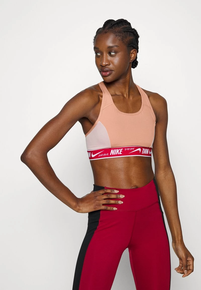 Nike Performance Damen LOGO BRA - Sport-BH Mit Mittlerer Stützkraft - Rose Whisper/mystic Hibiscus/white 1 Nike Performance Damen LOGO BRA - Sport-BH Mit Mittlerer Stützkraft - Rose Whisper/mystic Hibiscus/white