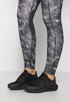 Nike Performance Damen AIR ZOOM PEGASUS 38 SHIELD - Laufschuh Neutral - Black/metallic Dark Grey/med Ash/night Forest/dark Smoke Grey -Angebote Nike Store c9e0a11c61ce4017a4162676373e590c