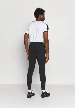 Nike Performance Herren CHELSEA LONDON PANT - Vereinsmannschaften - Black/opti Yellow -Angebote Nike Store ca05184c09e34ad5ba8d7b5350ef1c46