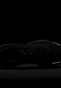 Nike Performance Herren ZOOMX INVINCIBLE RUN - Laufschuh Neutral - Black,sail, Metallic Gold -Angebote Nike Store cad66f6a495e474b9df5bacfc0b8f5b8