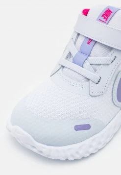 Nike Performance REVOLUTION 5 UNISEX - Laufschuh Neutral - Football Grey/purple Pulse/fireberry/white -Angebote Nike Store cb40a21a6d0a48a49e9f8f1bf82507f5