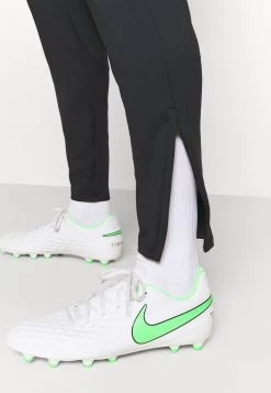 Nike Performance Herren FC PANT - Jogginghose - Black/iridescent/habanero Red 13 Nike Performance Herren FC PANT - Jogginghose - Black/iridescent/habanero Red -Angebote Nike Store cbdf3d0913a541259c0a4902b2b63b0c