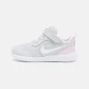 Nike Performance REVOLUTION 5 UNISEX - Laufschuh Neutral - Photon Dust/white/pink Foam