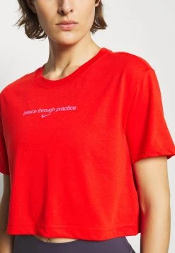 Nike Performance Damen CROP YOGA - T-Shirt Print - Chile Red -Angebote Nike Store d2c1c8b573fa46cca94521fa03ea3522