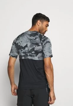 Nike Performance SLIM CAMO - T-Shirt Print - Black/grey Fog | Herren -Angebote Nike Store d2f63cdc2dfe4a12850333cee5b79d95
