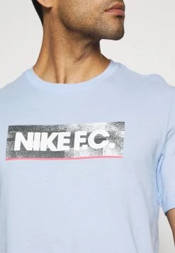 Nike Performance FC TEE SEASONAL BLOCK - T-Shirt Print - Light Marine | Herren -Angebote Nike Store d2f853cd56f34259a3cc3d21f9a1fad7