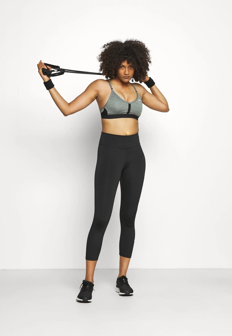 Nike Performance INDY V NECK BRA - Sport-BH Mit Leichter Stützkraft - Smoke Grey/pure/black/white | Damen 2 Nike Performance INDY V NECK BRA - Sport-BH Mit Leichter Stützkraft - Smoke Grey/pure/black/white | Damen – Bild 2