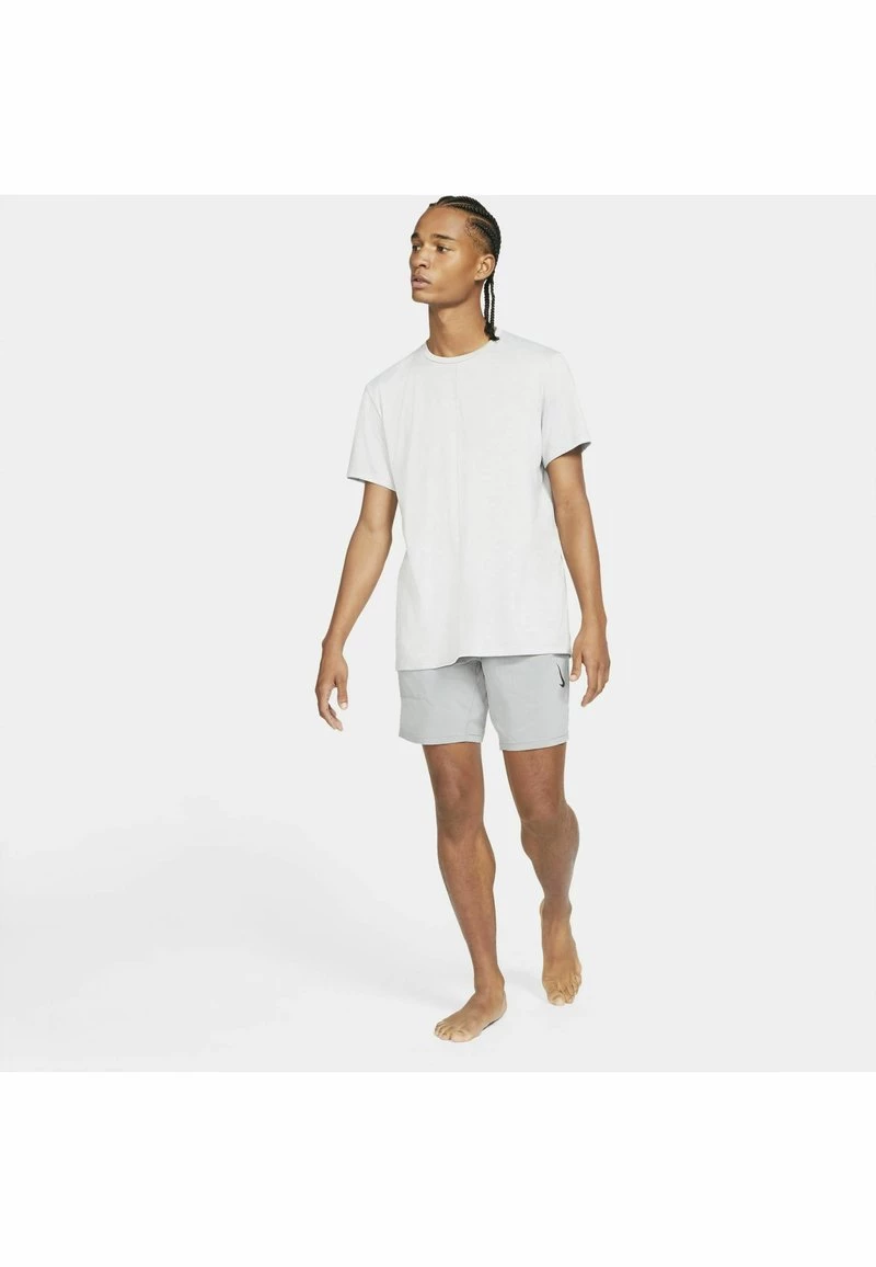 Nike Performance Herren SHORT - Kurze Sporthose - Particle Grey/(blk) 2 Nike Performance Herren SHORT - Kurze Sporthose - Particle Grey/(blk) – Bild 2