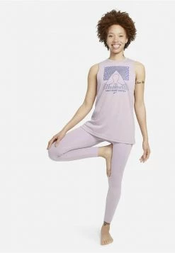 Nike Performance Damen NIKE YOGA-TANKTOP MED GRAFIK - Top - Plum Fog 7 Nike Performance Damen NIKE YOGA-TANKTOP MED GRAFIK - Top - Plum Fog -Angebote Nike Store d3c5d7720d74414f8767f9c6b78e1fc5