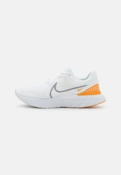 Nike Performance Herren REACT INFINITY RUN 3 - Laufschuh Neutral - White/particle Grey/kumquat/photon Dust