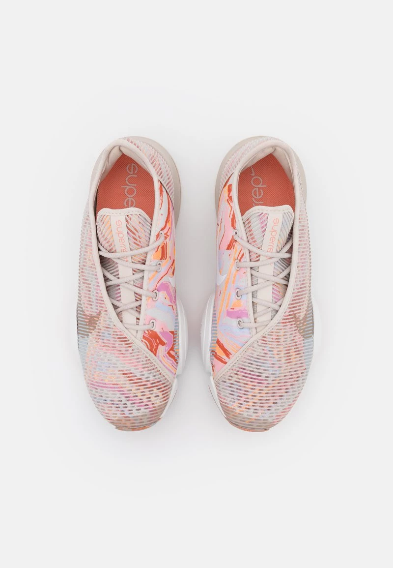 Nike Performance Damen AIR ZOOM SUPERREP 2 - Trainingsschuh - Desert Sand/metallic Copper/summit White/crimson Bliss/light Armory Blue 4 Nike Performance Damen AIR ZOOM SUPERREP 2 - Trainingsschuh - Desert Sand/metallic Copper/summit White/crimson Bliss/light Armory Blue – Bild 4