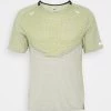 Nike Performance Herren RUN - T-Shirt Print - Black/lemon Twist/iris Whisper
