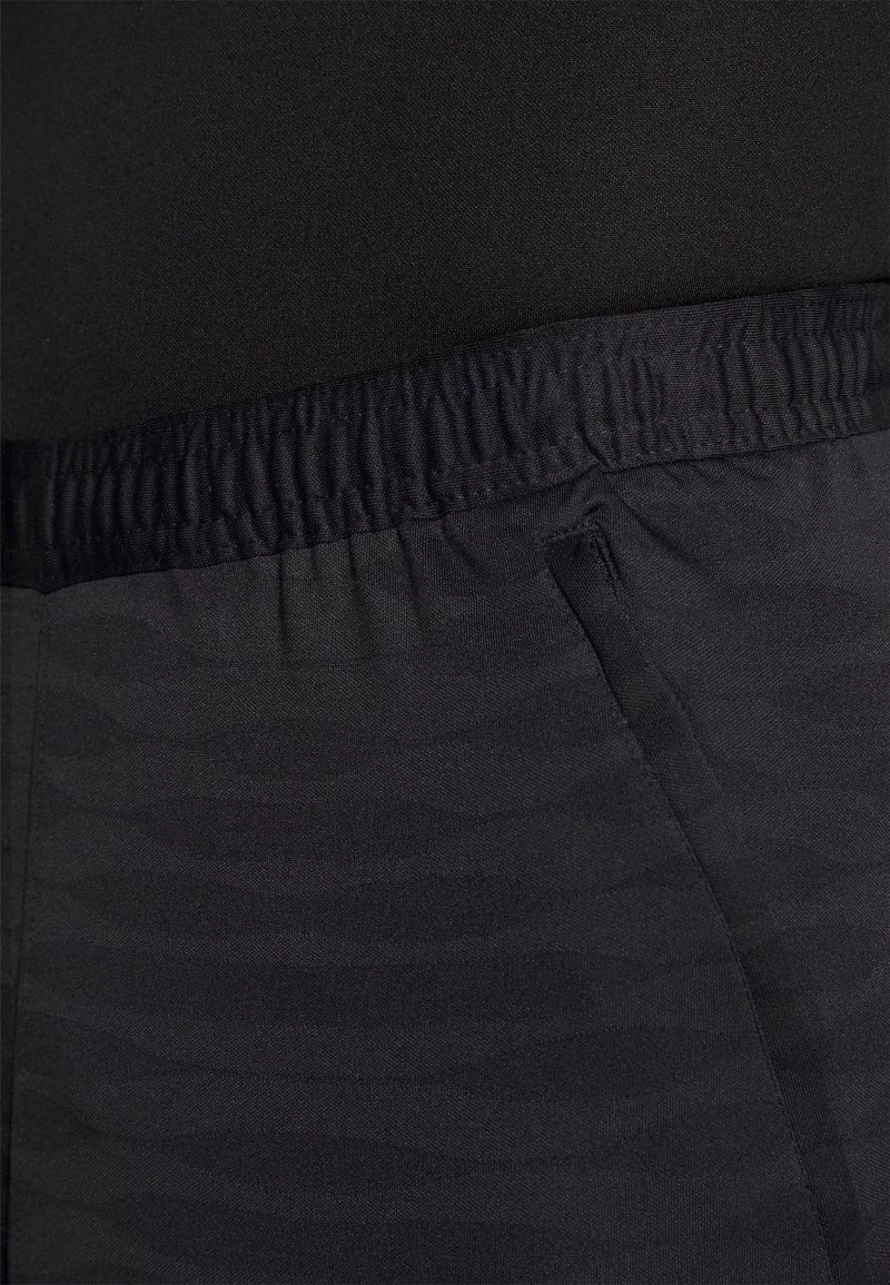 Nike Performance Herren CHELSEA LONDON SHORT - Kurze Sporthose - Black/hyper Crimson 4 Nike Performance Herren CHELSEA LONDON SHORT - Kurze Sporthose - Black/hyper Crimson – Bild 4