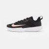 Nike Performance Damen COURT VAPOR LITE - Multicourt Tennisschuh - Black/metallic Red Bronze/white