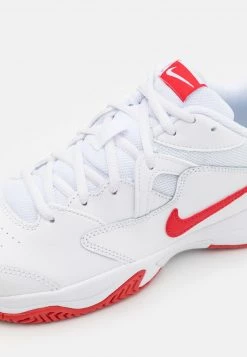 Nike Performance COURT JR LITE 2 UNISEX - Multicourt Tennisschuh - White/university Red -Angebote Nike Store d4f9e6caf08d43d78bf56d49576763d5