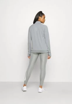 Nike Performance Damen RUN - Langarmshirt - Particle Grey/white 9 Nike Performance Damen RUN - Langarmshirt - Particle Grey/white -Angebote Nike Store d527f7a312614ef2af65ab721989d699