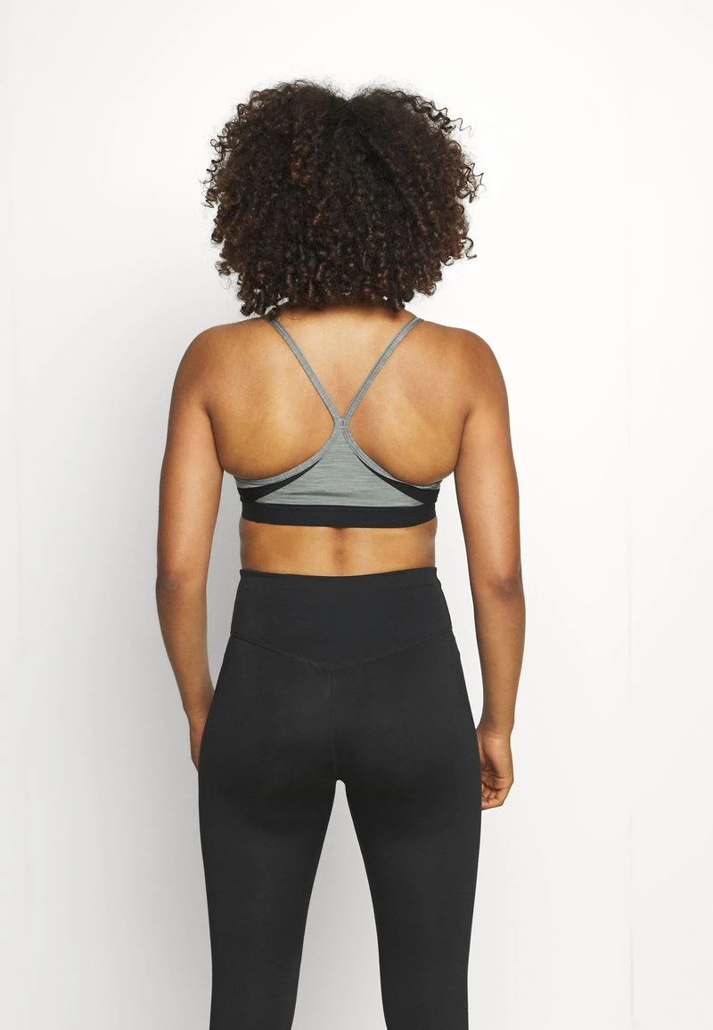 Nike Performance INDY V NECK BRA - Sport-BH Mit Leichter Stützkraft - Smoke Grey/pure/black/white | Damen 3 Nike Performance INDY V NECK BRA - Sport-BH Mit Leichter Stützkraft - Smoke Grey/pure/black/white | Damen – Bild 3