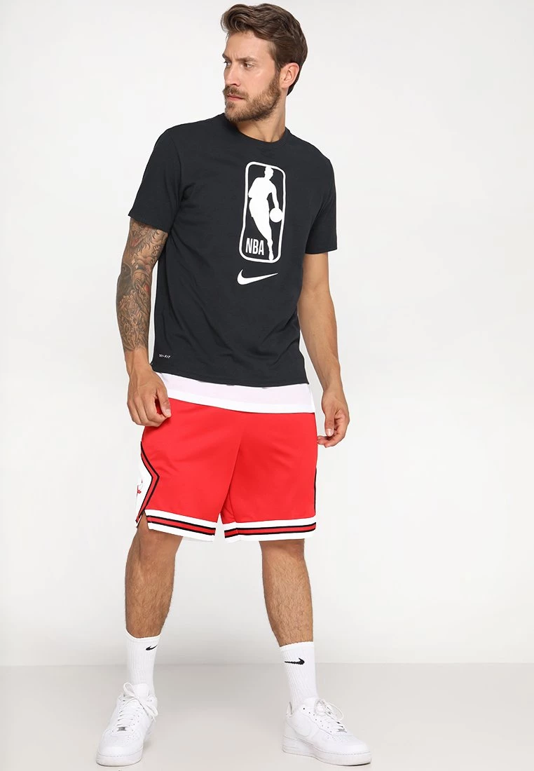 Nike Performance Herren CHICAGO BULLS NBA SWINGMAN SHORT ROAD - Kurze Sporthose - University Red/white 2 Nike Performance Herren CHICAGO BULLS NBA SWINGMAN SHORT ROAD - Kurze Sporthose - University Red/white – Bild 2