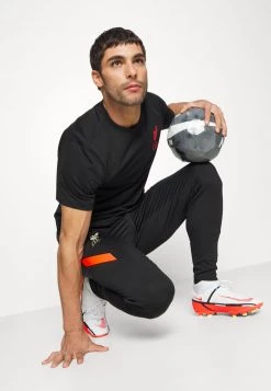 Nike Performance Herren LIVERPOOL FC TEE TRAVEL - Vereinsmannschaften - Black -Angebote Nike Store da707a3f74f3423c9f7db279e33f4f08