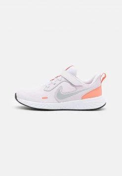 Nike Performance REVOLUTION 5 UNISEX - Laufschuh Neutral - Light Violet/metallic Platinum/crimson Bliss/white