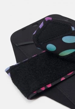 Nike Performance Damen LEAN ARM BAND PLUS UNISEX - Sonstige Accessoires - Black/dynamic Turq/silver 5 Nike Performance Damen LEAN ARM BAND PLUS UNISEX - Sonstige Accessoires - Black/dynamic Turq/silver -Angebote Nike Store dbd6df952d48432eb102df59642043d3