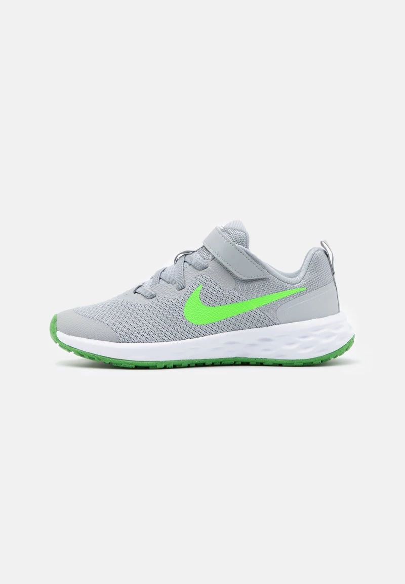 Nike Performance REVOLUTION 6 NN UNISEX - Laufschuh Neutral - Light Smoke Grey/green Strike/dark Smoke Grey/chrome 1 Nike Performance REVOLUTION 6 NN UNISEX - Laufschuh Neutral - Light Smoke Grey/green Strike/dark Smoke Grey/chrome