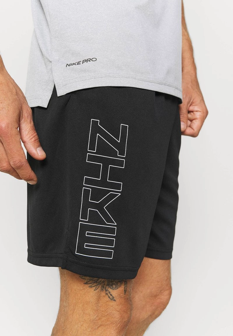 Nike Performance Herren ENERGY - Kurze Sporthose - Black/iron Grey 5 Nike Performance Herren ENERGY - Kurze Sporthose - Black/iron Grey – Bild 5