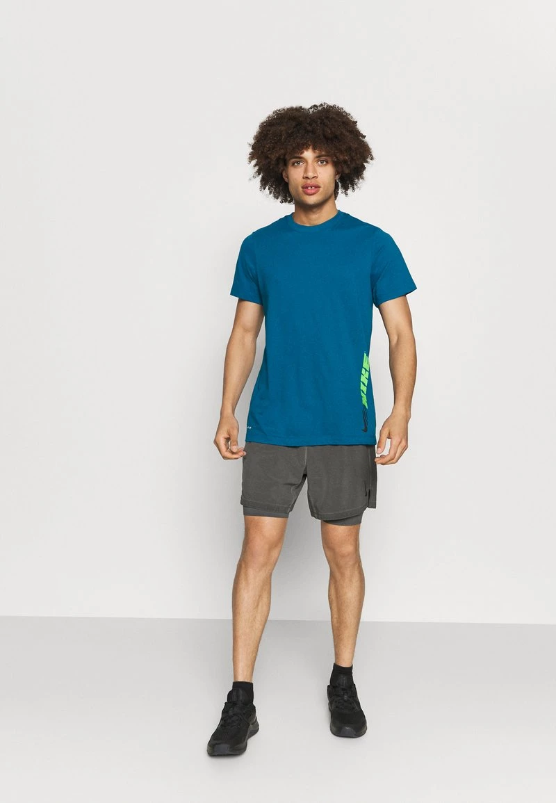 Nike Performance Herren YOGA 2 IN 1 - Kurze Sporthose - Anthracite/gray 2 Nike Performance Herren YOGA 2 IN 1 - Kurze Sporthose - Anthracite/gray – Bild 2