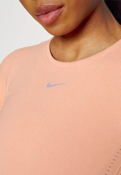 Nike Performance Damen AURA SLIM - Sport T-shirt - Lt Madder Root/silver -Angebote Nike Store dd4bea705b844917a44020ceb1d2eb7e