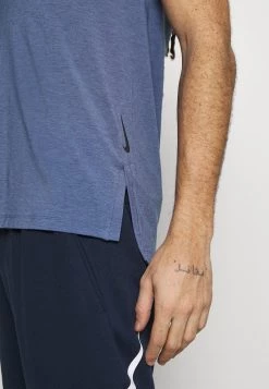 Nike Performance Herren M NK DRY TOP - T-Shirt Basic - Midnight Navy/ashen Slate 10 Nike Performance Herren M NK DRY TOP - T-Shirt Basic - Midnight Navy/ashen Slate -Angebote Nike Store dd85bb0f8c65406e89bca653a0c3d4d2