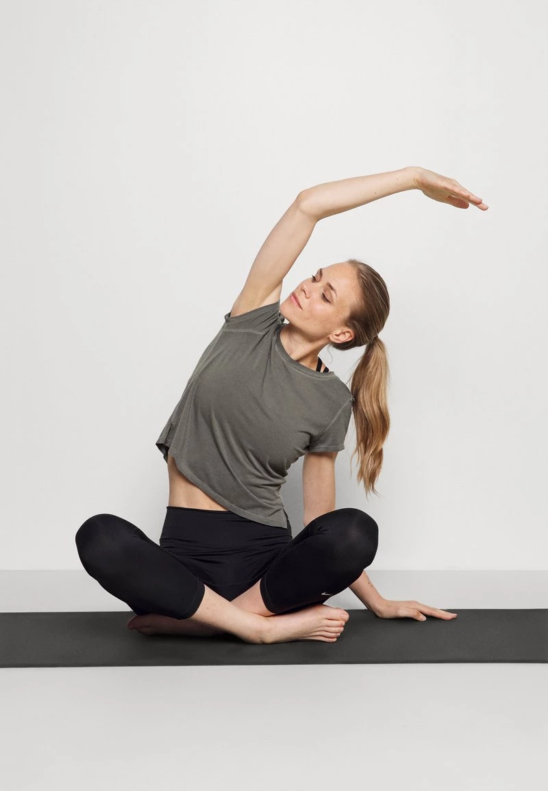 Nike Performance Damen GARMENT DYE - T-Shirt Basic - Anthracite 2 Nike Performance Damen GARMENT DYE - T-Shirt Basic - Anthracite – Bild 2