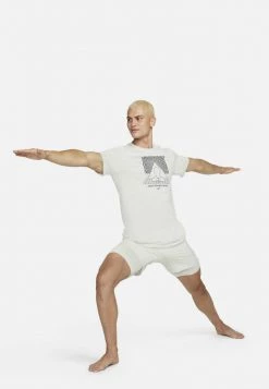 Nike Performance Herren TEE YOGA - Sport T-shirt - Light Bone 7 Nike Performance Herren TEE YOGA - Sport T-shirt - Light Bone -Angebote Nike Store dec3a58d169643be8fb6e1c17bb82494