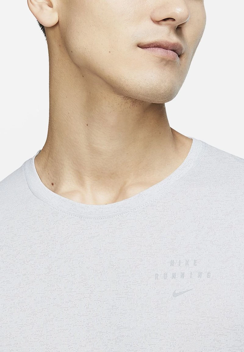 Nike Performance Herren Nike RUN Division Miler - Sport T-shirt - Light Solar Flare Heather 4 Nike Performance Herren Nike RUN Division Miler - Sport T-shirt - Light Solar Flare Heather – Bild 4