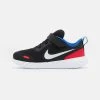 Nike Performance REVOLUTION 5 UNISEX - Laufschuh Neutral - Black/white/universe Red/game Royal