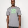 Nike Performance F.C. SEASONAL GRAPHIC TEE - T-Shirt Print - Cool Grey | Herren