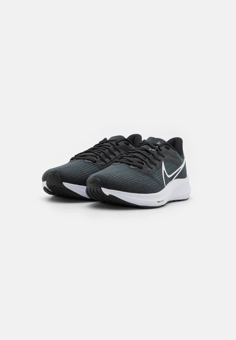 Nike Performance Herren AIR ZOOM PEGASUS 39 - Laufschuh Neutral - Black/white/dark Smoke Grey 2 Nike Performance Herren AIR ZOOM PEGASUS 39 - Laufschuh Neutral - Black/white/dark Smoke Grey – Bild 2