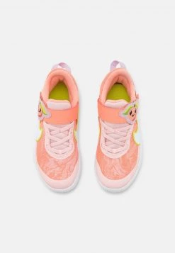 Nike Performance TEAM HUSTLE D 10 LIL UNISEX - Sneaker Low - Atmosphere/white/crimson Bliss -Angebote Nike Store e4212db657d04faaacdee09f2e040a68