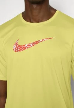 Nike Performance MILER - Sport T-shirt - Celery | Herren -Angebote Nike Store e425dbda59f6473d8aa843aaeabcd9cb