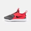 Nike Performance FLEX RUNNER UNISEX - Laufschuh Neutral - Med Ash/black/siren Red