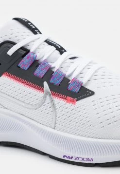 Nike Performance Damen AIR ZOOM PEGASUS 38 - Laufschuh Neutral - White/metallic Silver/black/flash Crimson/anthracite/wild Berry -Angebote Nike Store e518ff6105a2485981dc1f6f3edab3cd