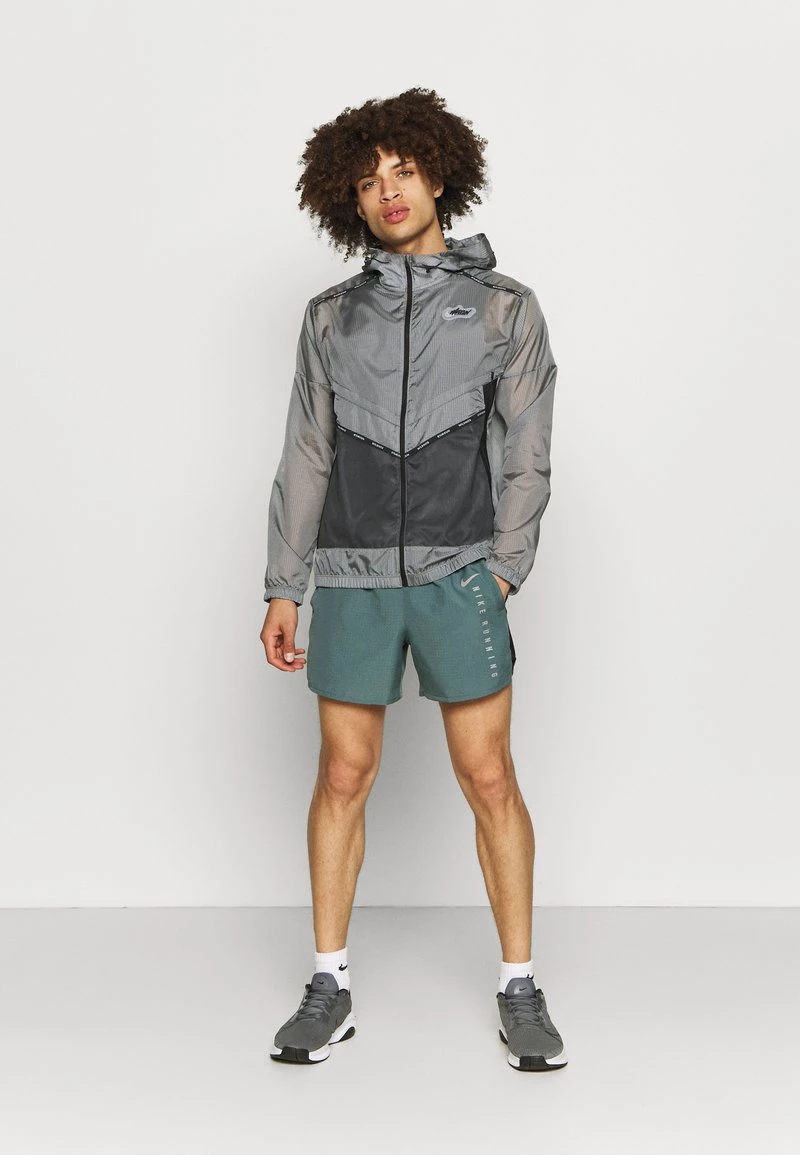 Nike Performance Herren Laufjacke - Smoke Grey/off Noir/black/silver 2 Nike Performance Herren Laufjacke - Smoke Grey/off Noir/black/silver – Bild 2